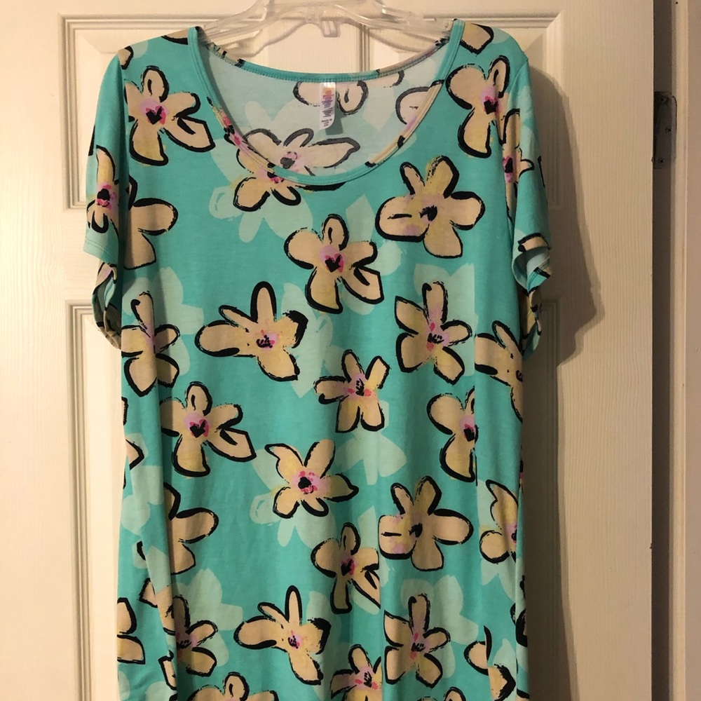 SOLD - LuLaRoe Tunic